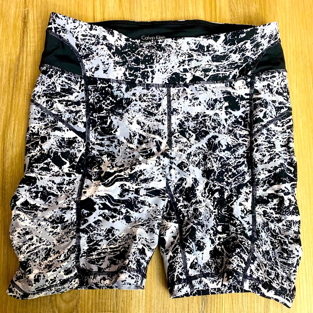 ❤️😍Calvin Klein Performance Yoga Black & White Athletic Shorts